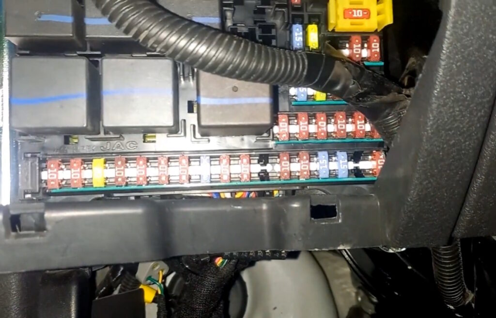 Блок в салоне