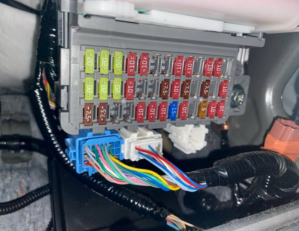 фото блока в салоне хонда фит 4