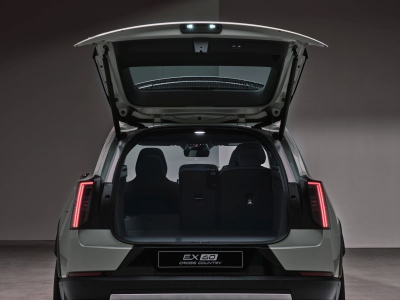 Volvo EX60 2026