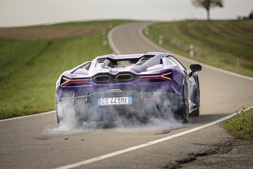 lamborghini revuelto test drive 3.jpg