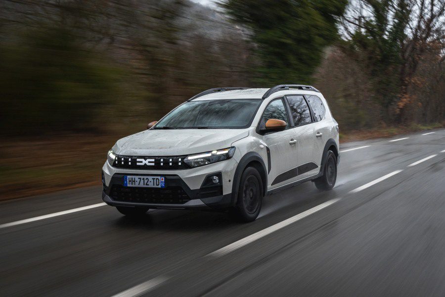 test dacia jogger hibrid 155 2026 2.jpg