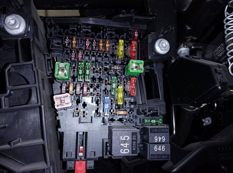 Фото блока в салоне