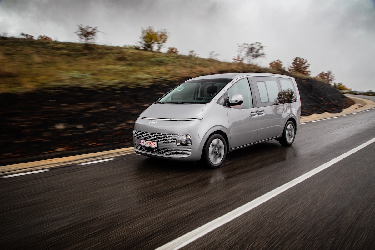 Hyundai Staria HEV