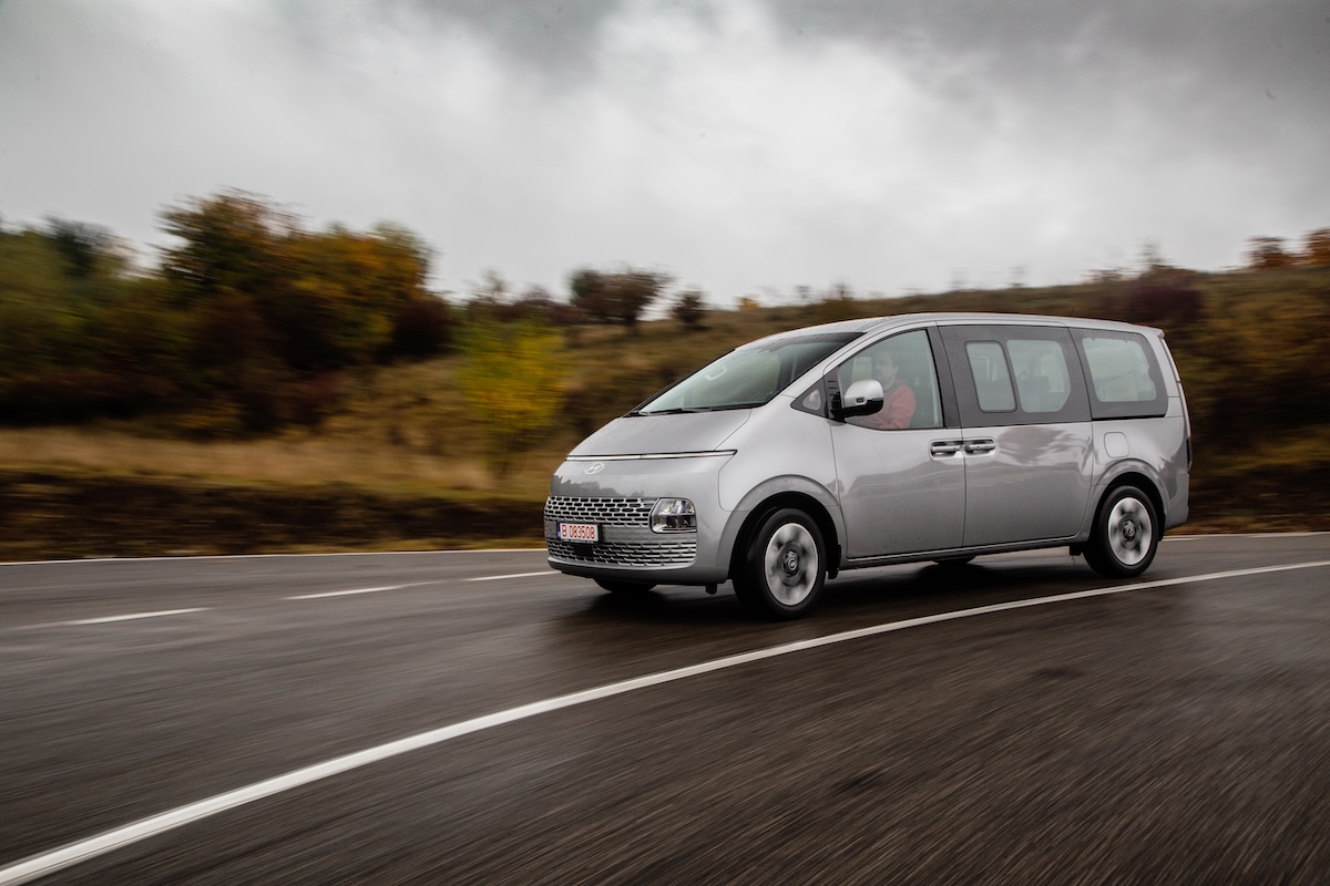 Hyundai Staria HEV