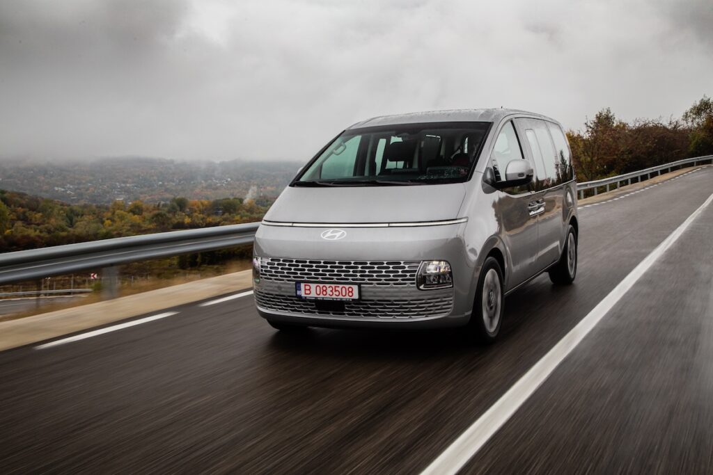 hyundai staria hev 5.jpg