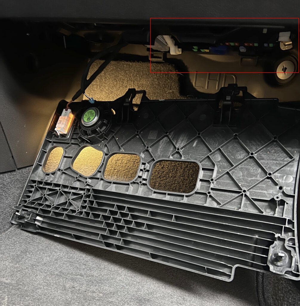 Пример доступа к блоку под панелью