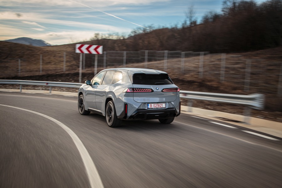 test BMW iX3 50 xDrive 